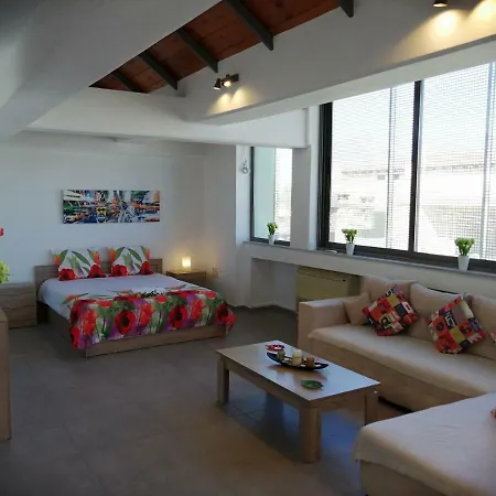 Spacious & Modern Studio Apartment Near The Airport Glyka Nera Exterior photo