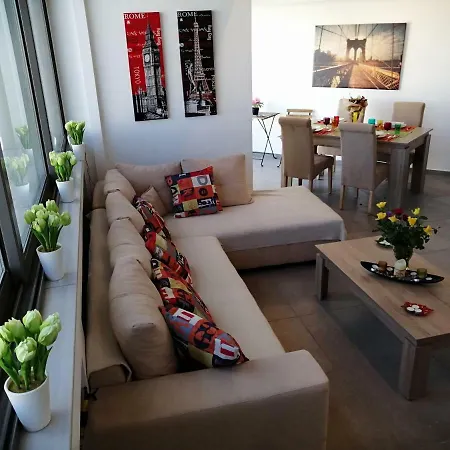 Spacious & Modern Studio Apartment Near The Airport Glyka Nera Exterior photo