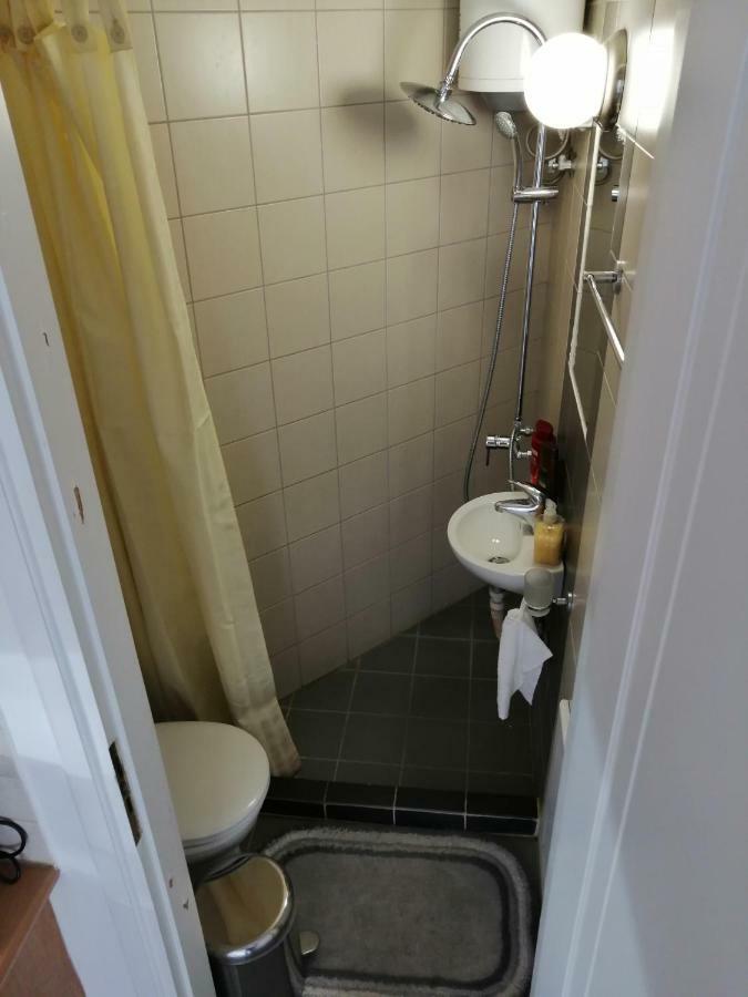 Spacious & Modern Near The Airport Apartment