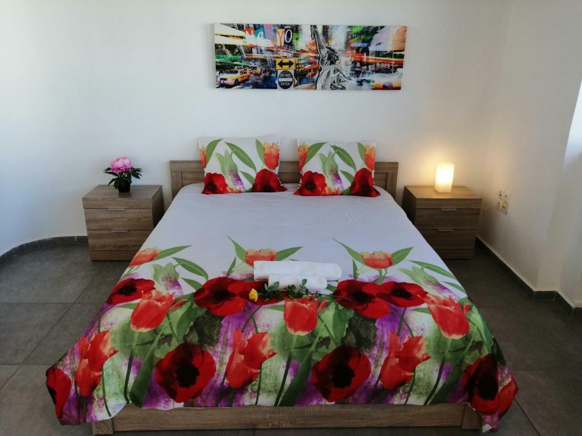 Spacious & Modern Near The Airport Apartment
