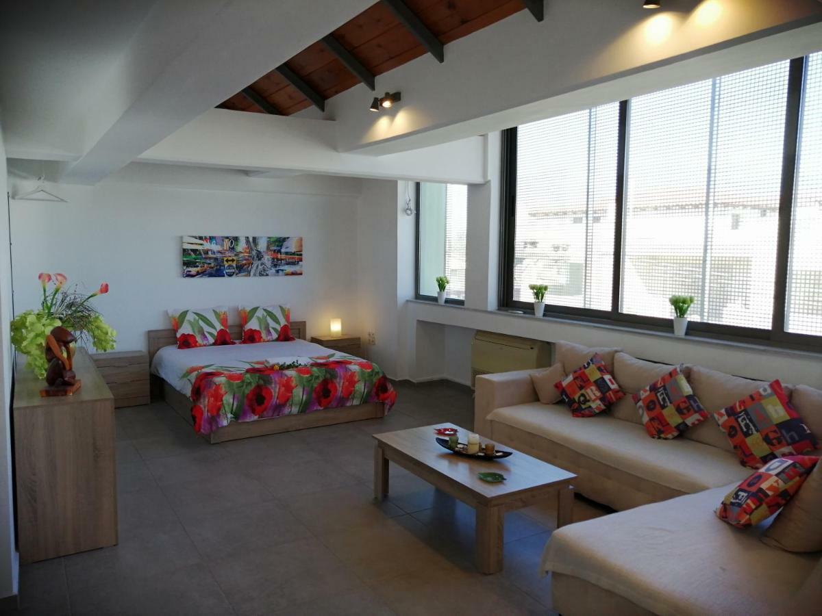Spacious & Modern Near The Airport